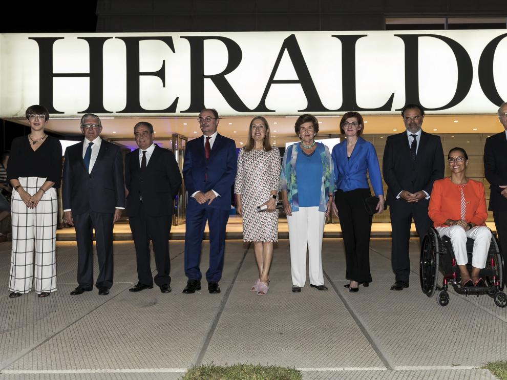 De izquierda a derecha, Violeta Barba, Fernando de Yarza, Augusto Delkáder, Javier Lambán, Ana Pastor, Pilar de Yarza, Maite Pagazaurtundúa, Fernando de Yarza López-Madrazo, Teresa Perales y José Luis Aguirre.