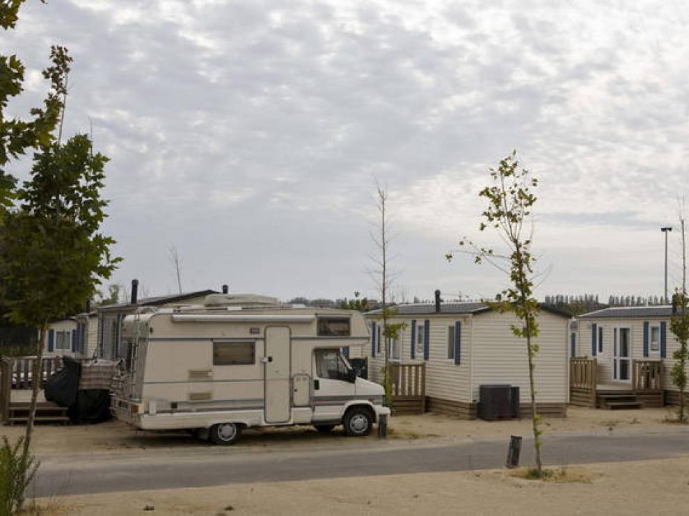 Autocaravanas en el camping municipal Ciudad de Zaragoza