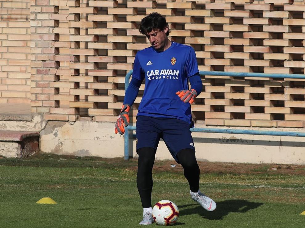 Cristian Álvarez, durante un entrenamiento del Real Zaragoza