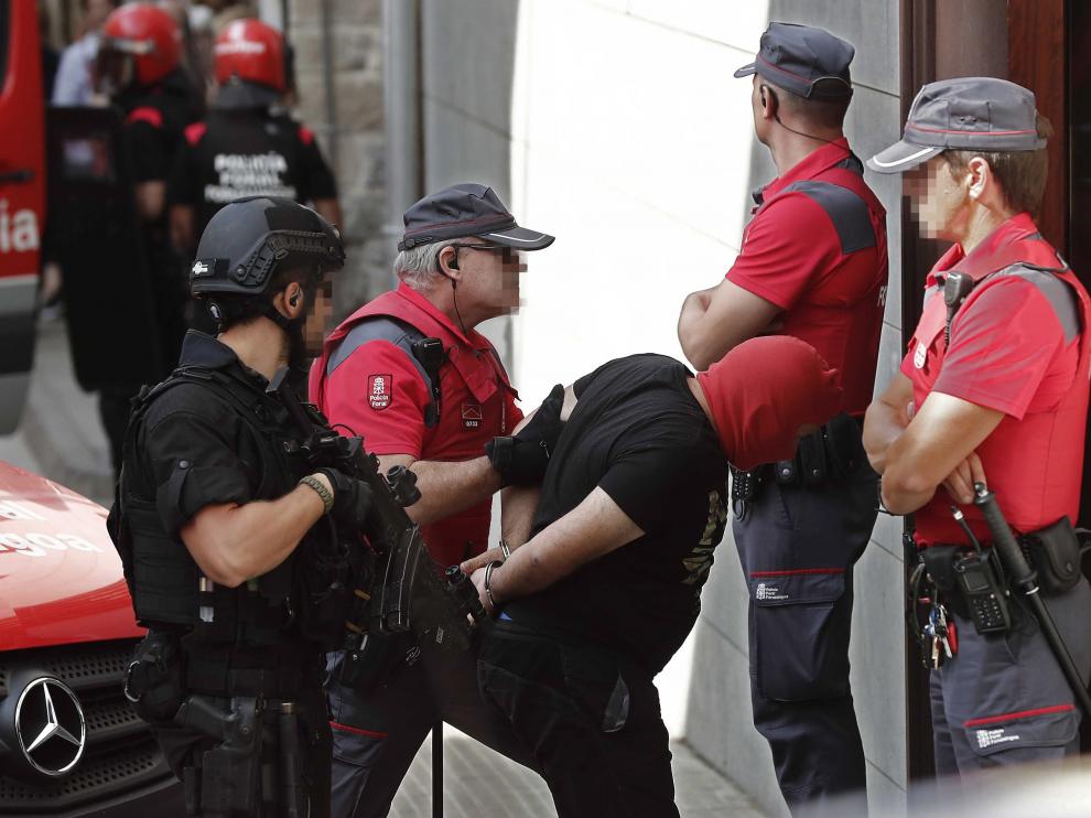 Prisión para el padre y libertad provisional para los hijos detenidos por el triple crimen de Cáseda