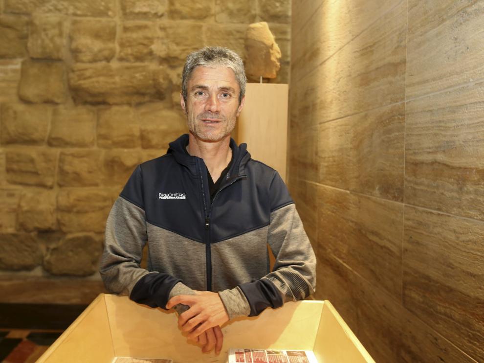 El atleta Martín Fiz, en una visita del año pasado a Huesca.