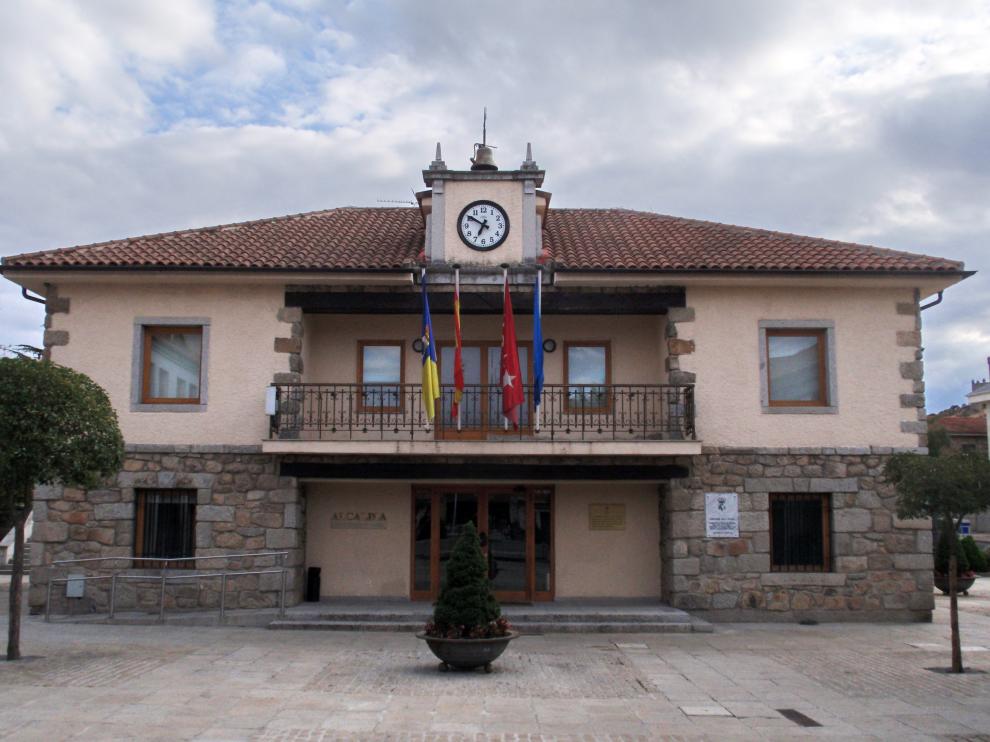 Fachada del Ayuntamiento de Torrelodones.