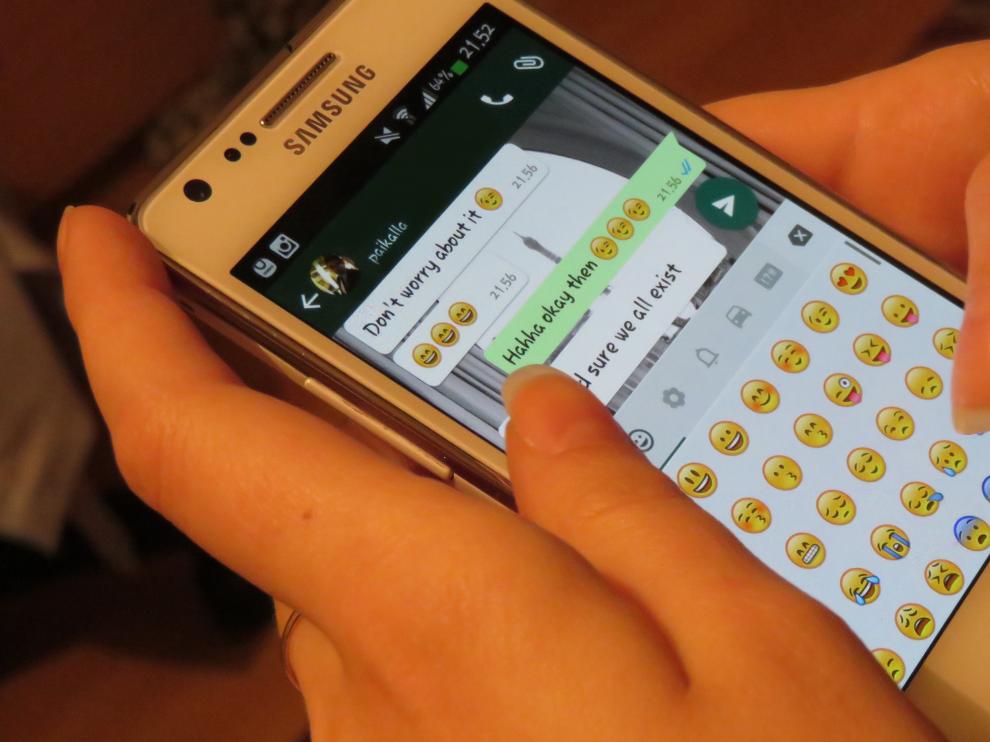 Conversación a través de la aplicación Whatsapp.