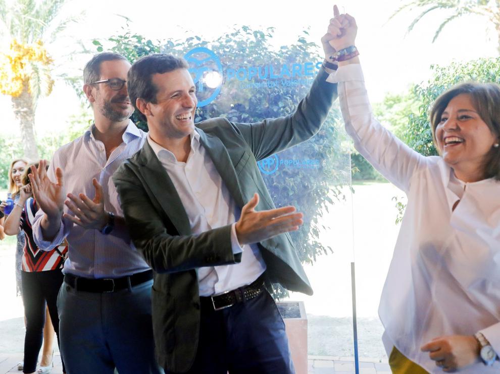 Pablo Casado, con la líder del PP valenciano, Isabel Boning.