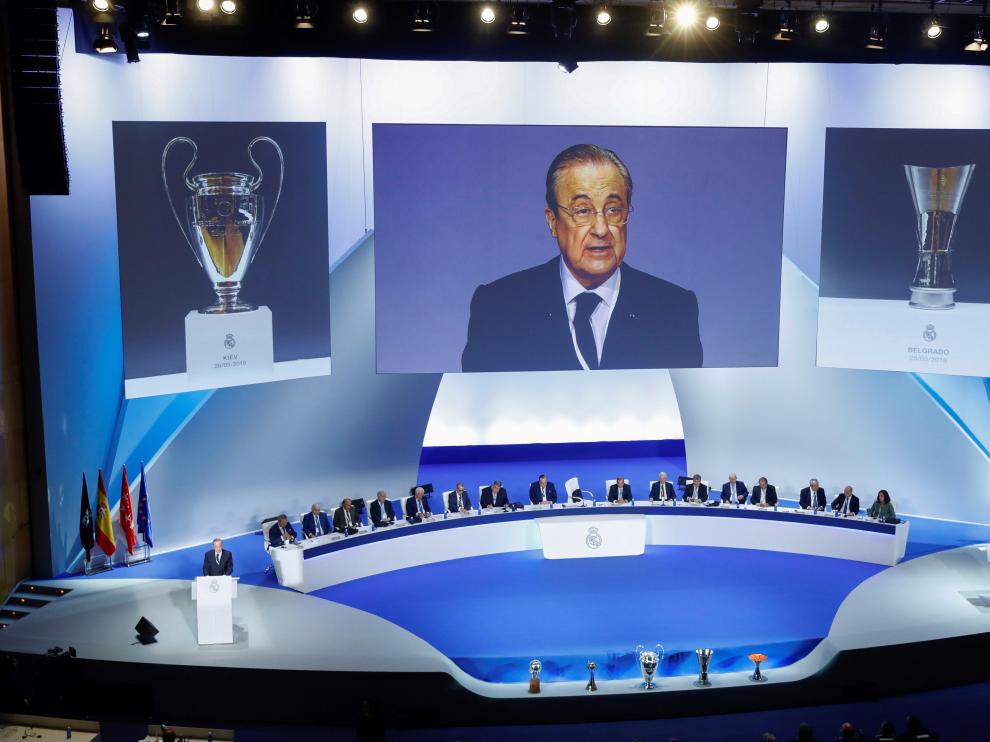 Florentino Pérez, en la asamblea de socios del club, este domingo.