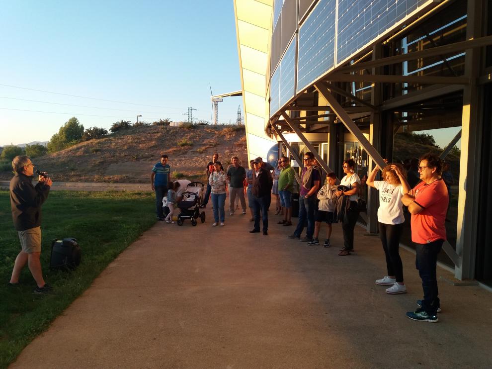 Unas 30 personas han asistido al acto organizado en el Planetario de Aragón.