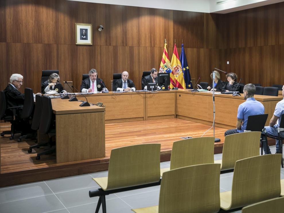 Acepta una multa de 150 por intentar agredir a un policía durante un cacheo