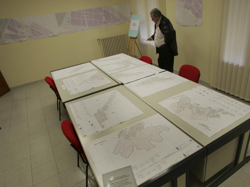 Exposición pública de documentación en uno de los intentos fallidos de revisar el PGOU de Teruel.