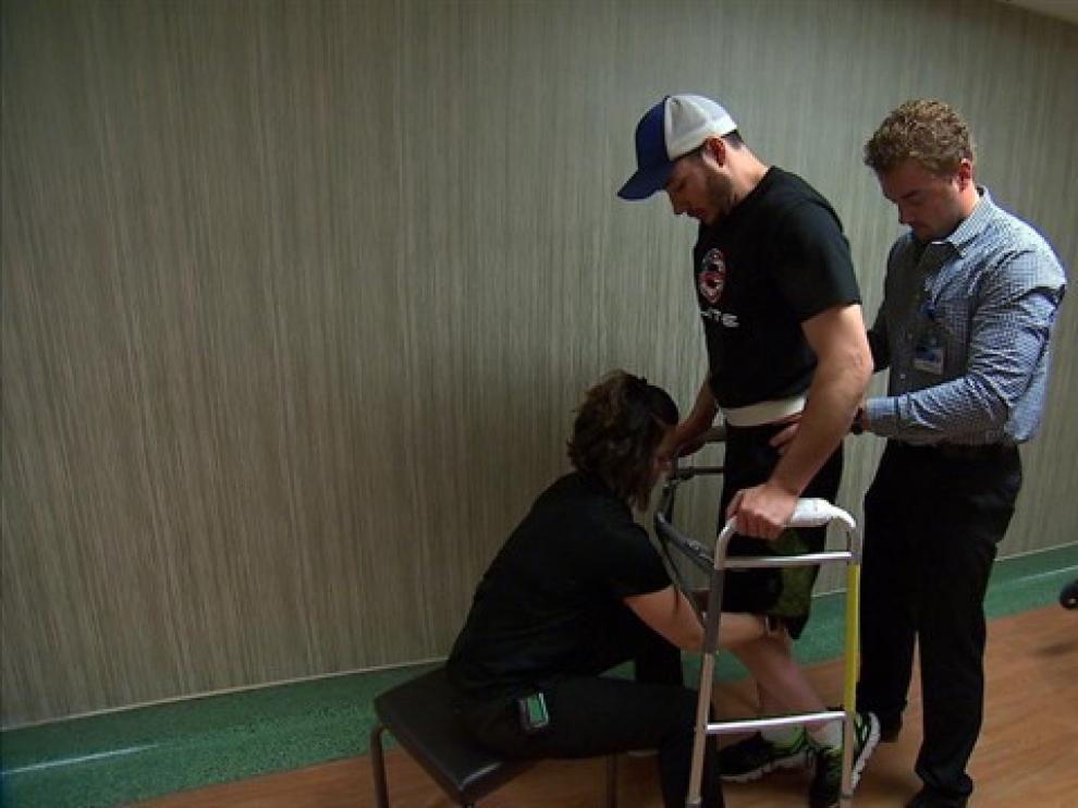 Un parapléjico consigue volver a andar gracias a una estimulación eléctrica en su médula