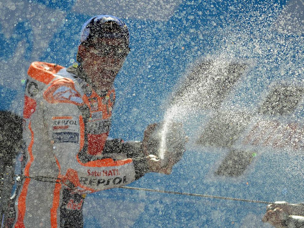 Marc Márquez celebra eufórico la victoria en el Gran Premio Movistar de Aragón