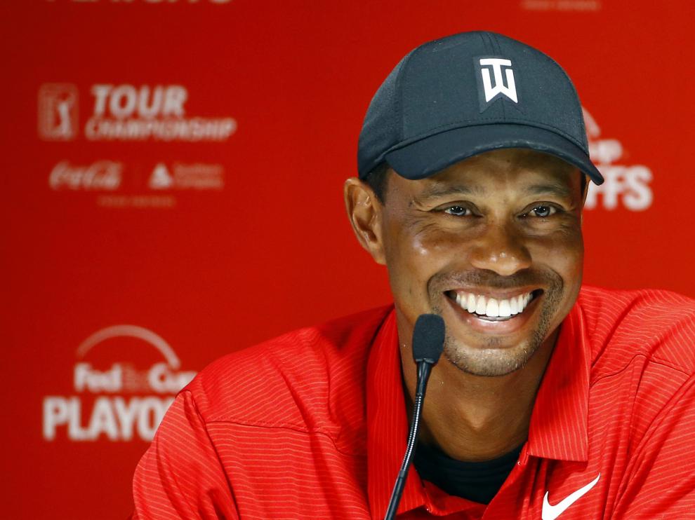 Tiger Woods atiende a la prensa tras su victoria en el Tour Championship.