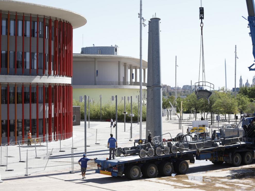 Comienzan los trabajos para retirar las pilonas de la telecabina de la Expo