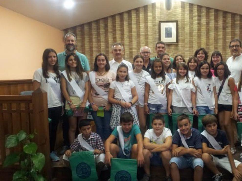 Los consejeros infantiles de La Almunia, en la toma de posesión.
