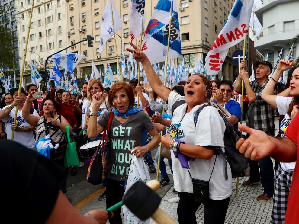 Protesta contra las medidas económicas del gobierno de Mauricio Macri en buenos Aires.