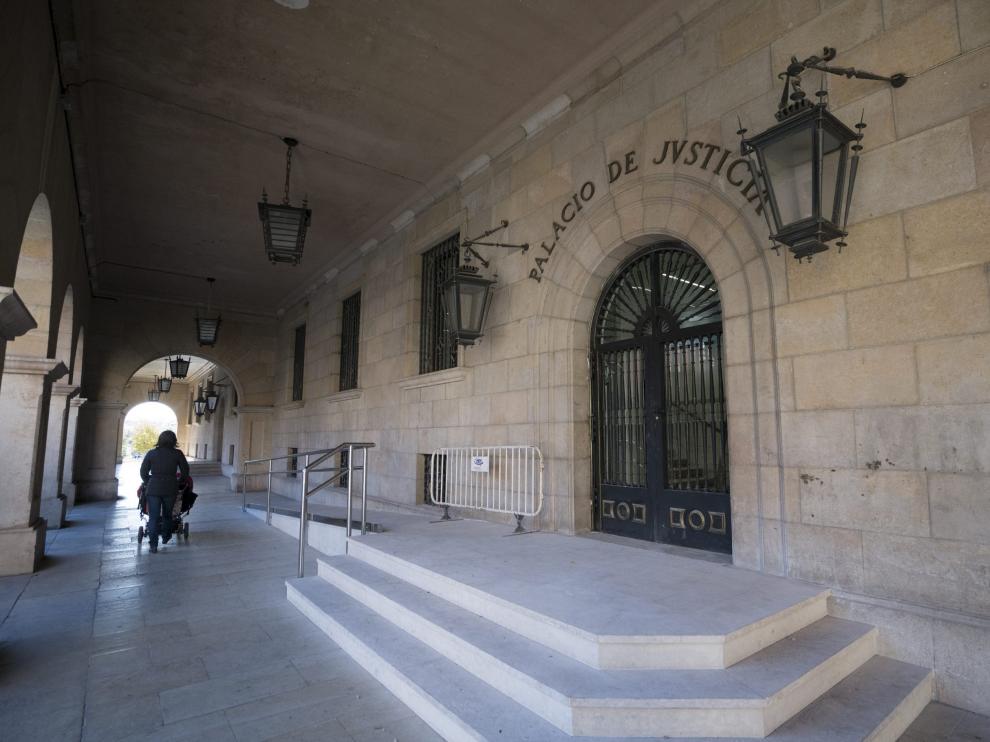 Imagen de la entrada principal al Palacio de Justicia de Teruel