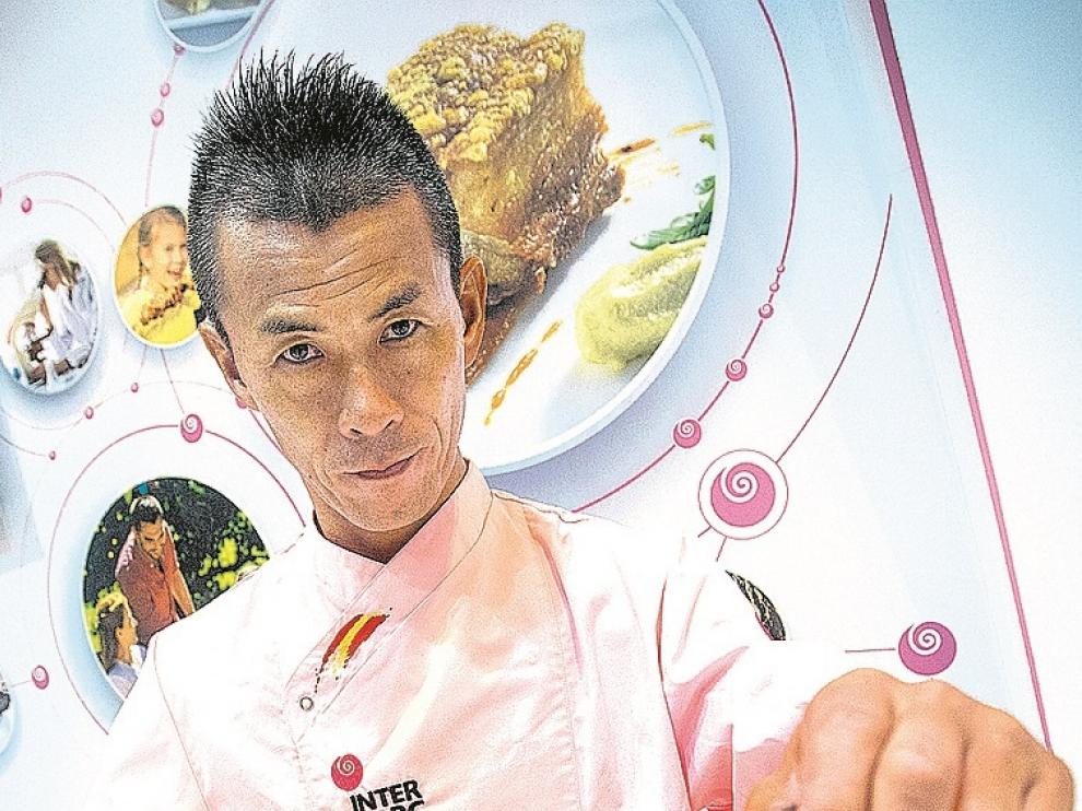El japonés Takamitsu Ushiroyatsu, cortando jamón.
