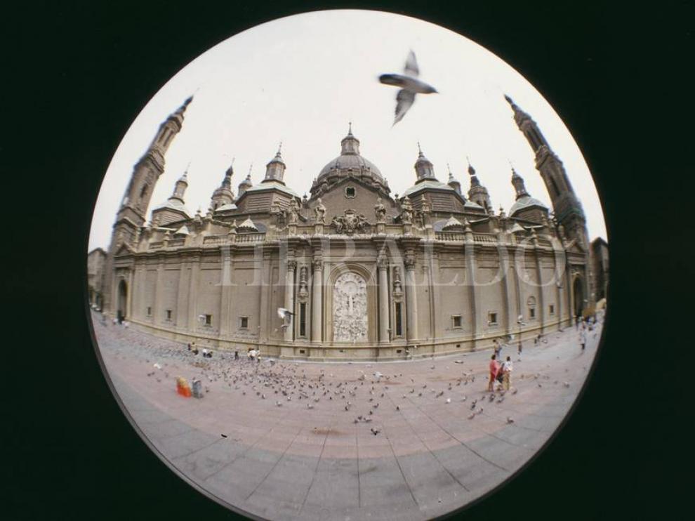 La basílica del Pilar de Zaragoza con un objetivo de ojo de pez.