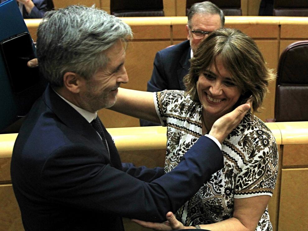 Saludo entre Marlaska y Delgado en el Senado este martes