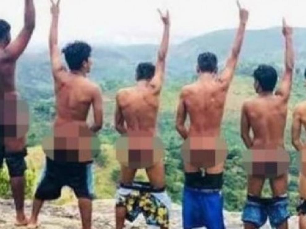 La polémica fotografía que publicaron los jóvenes.