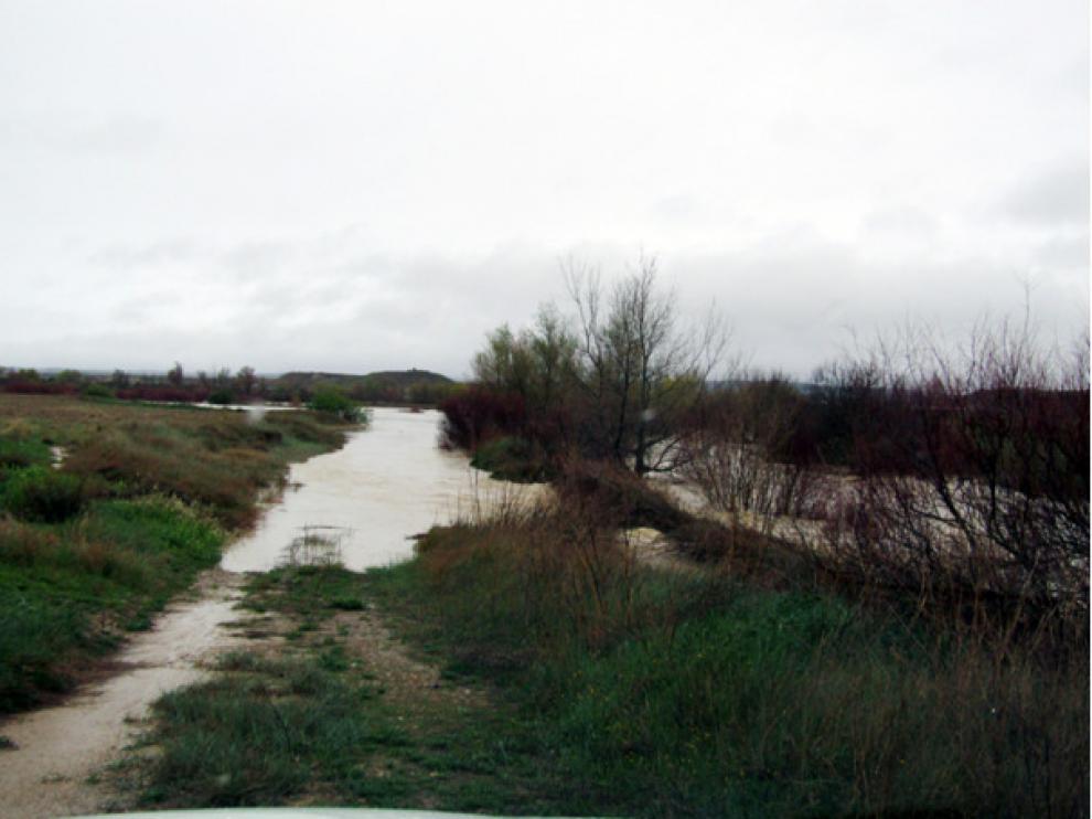 Uno de los caminos afectados por las riadas en Ejea.