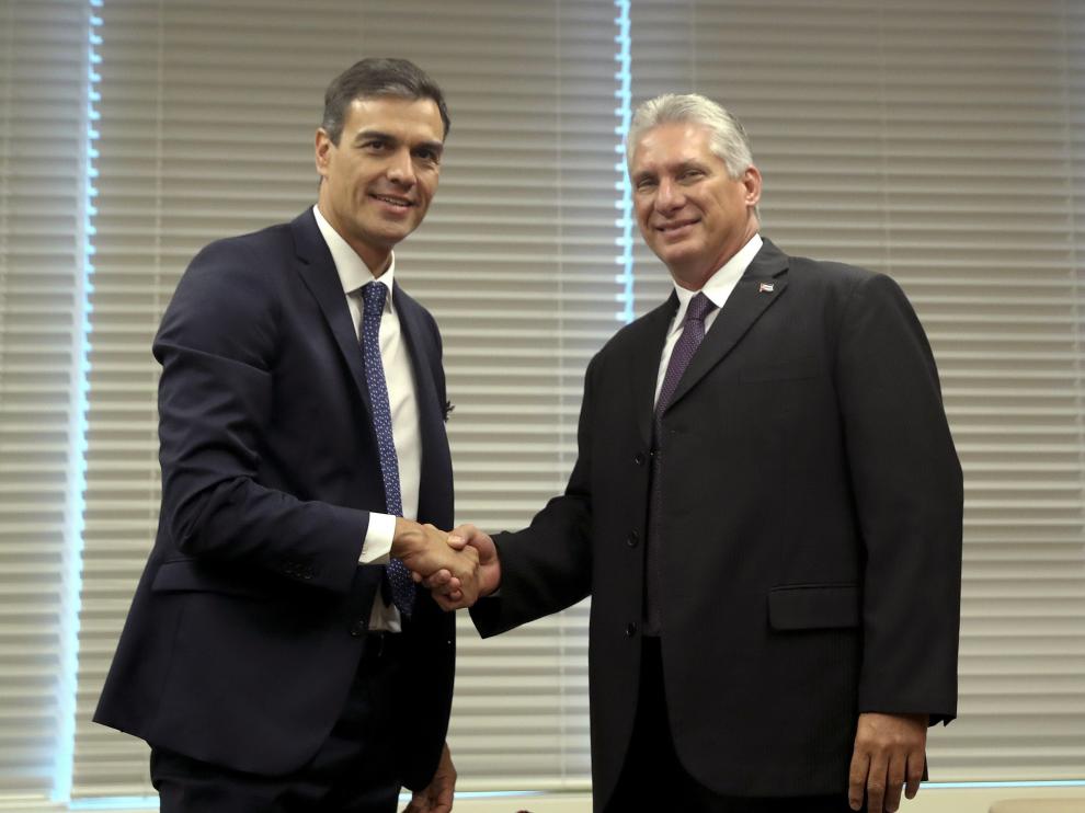 Sanchez saludando al presidente cubano, Miguel Díaz Canel