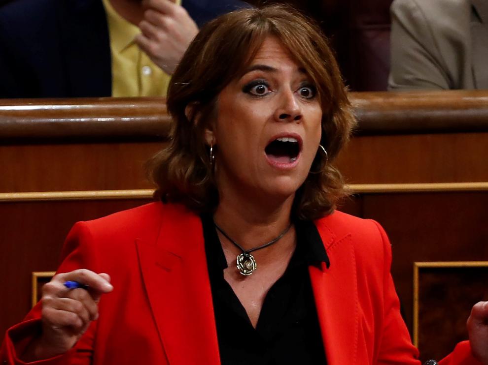 Dolores Delgado durante la sesión en el Parlamento.