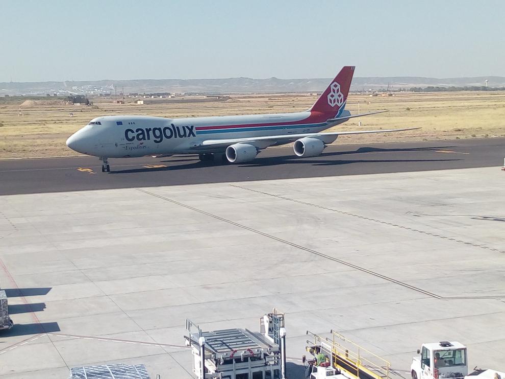 Un avión en el aeropuerto de Zaragoza