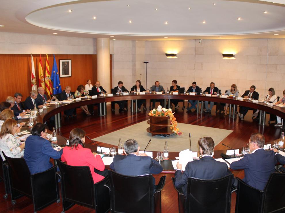 Pleno celebrado este jueves por la Diputación de Huesca