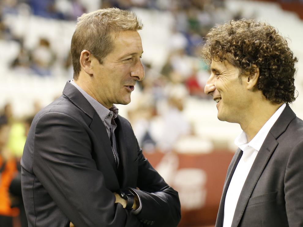 Ramis e Idiakez dialogan antes del inicio del encuentro