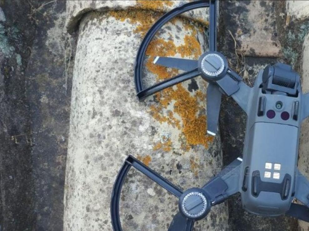 Intervenido a dos turistas holandeses un dron que cayó en la catedral de Sevilla
