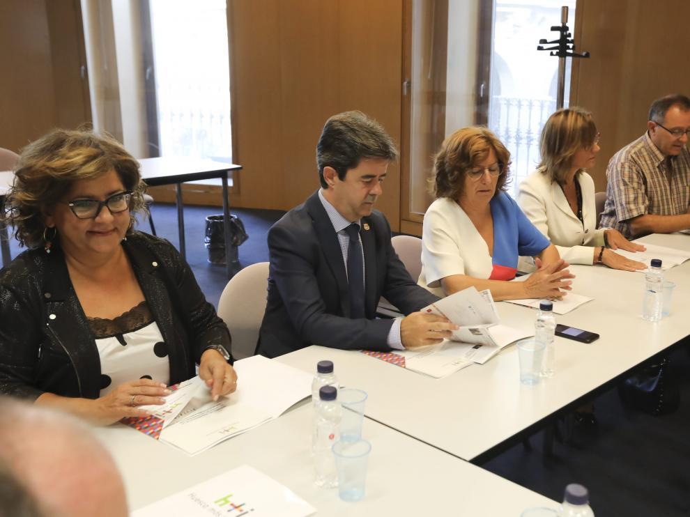 Representantes de las instituciones y entidades implicadas en el proyecto Huesca más inclusiva