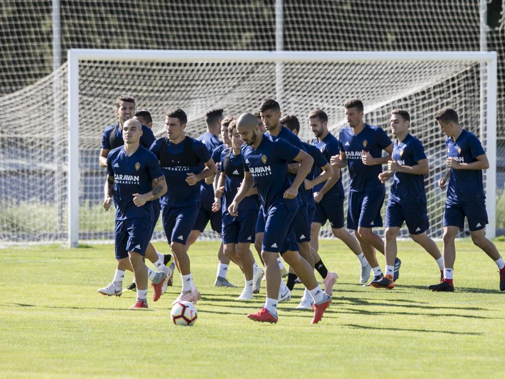 La plantilla del Real Zaragoza, en un entrenamiento esta semana en La Romareda