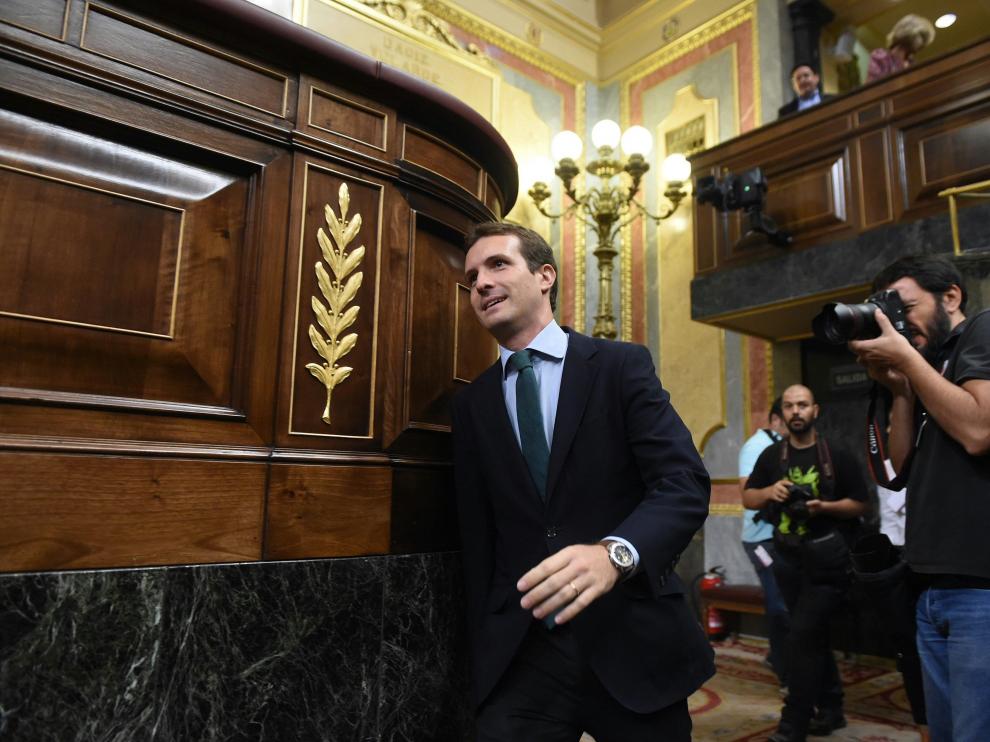 El líder de los populares entrando al hemiciclo.