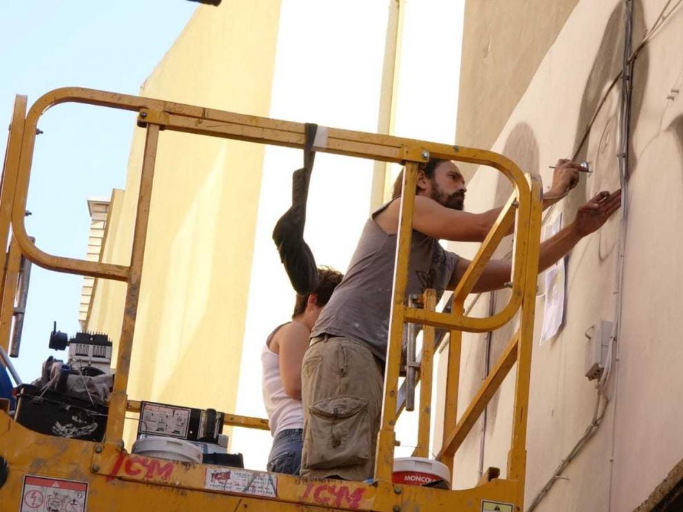 Pintores, ilustradores y grafiteros toman las calles de Fraga