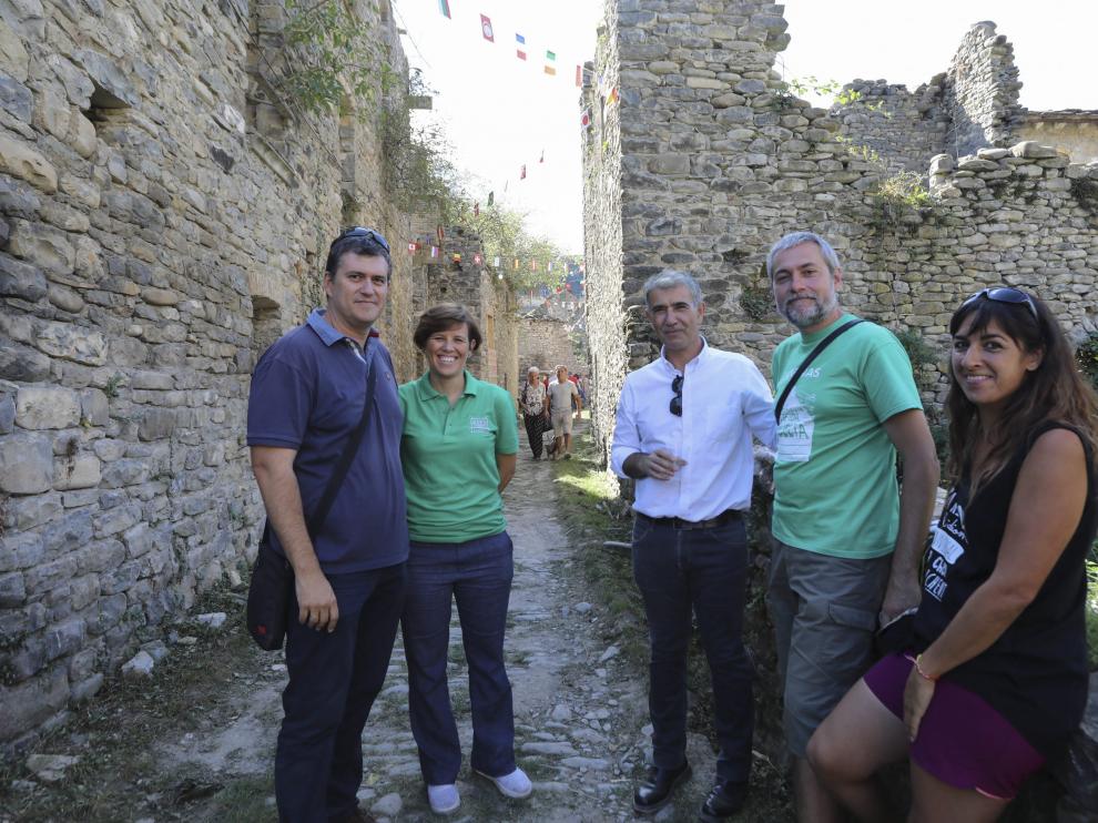 Asistentes a la fiesta de San Miguel celebrada ayer en Jánovas.