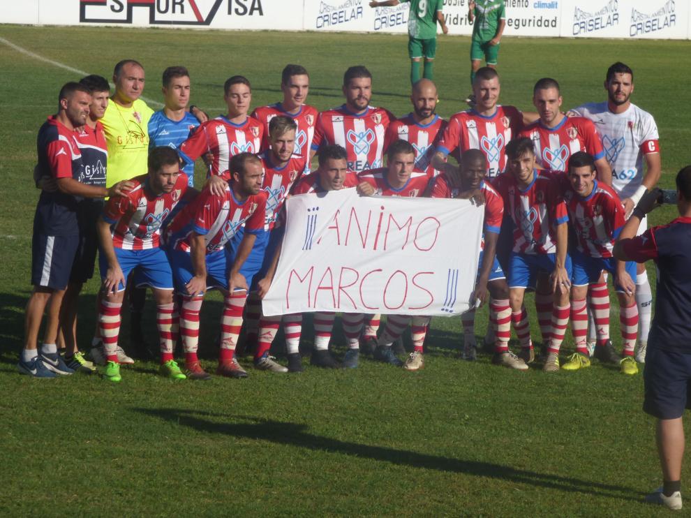 Antes del partido se dio apoyo común al jugador Marcos Lacoma , lesionado de larga duración