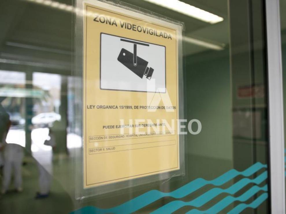 Un cartel en una zona sanitaria que informa de la videovigilancia