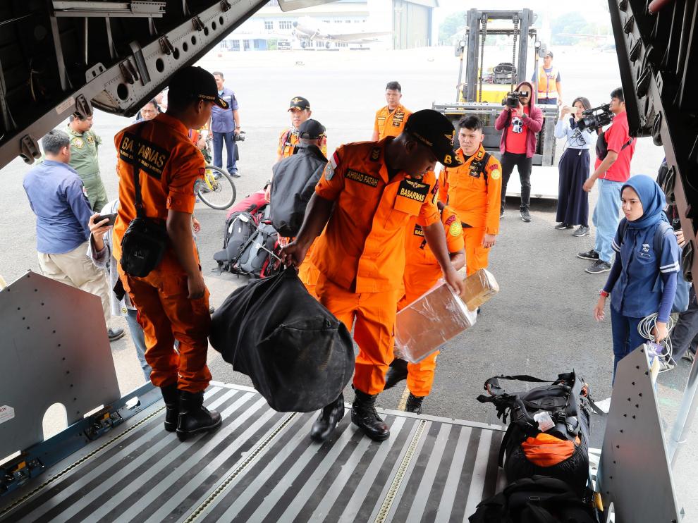 Escasez de comida y gasolina en la zona cero del tsunami en Indonesia.