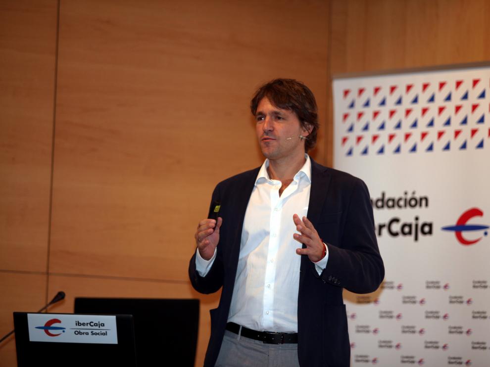 José Luis Ortas, director general del Huesca, durante la conferencia que ha impartido este martes en el Palacio de Villahermosa.
