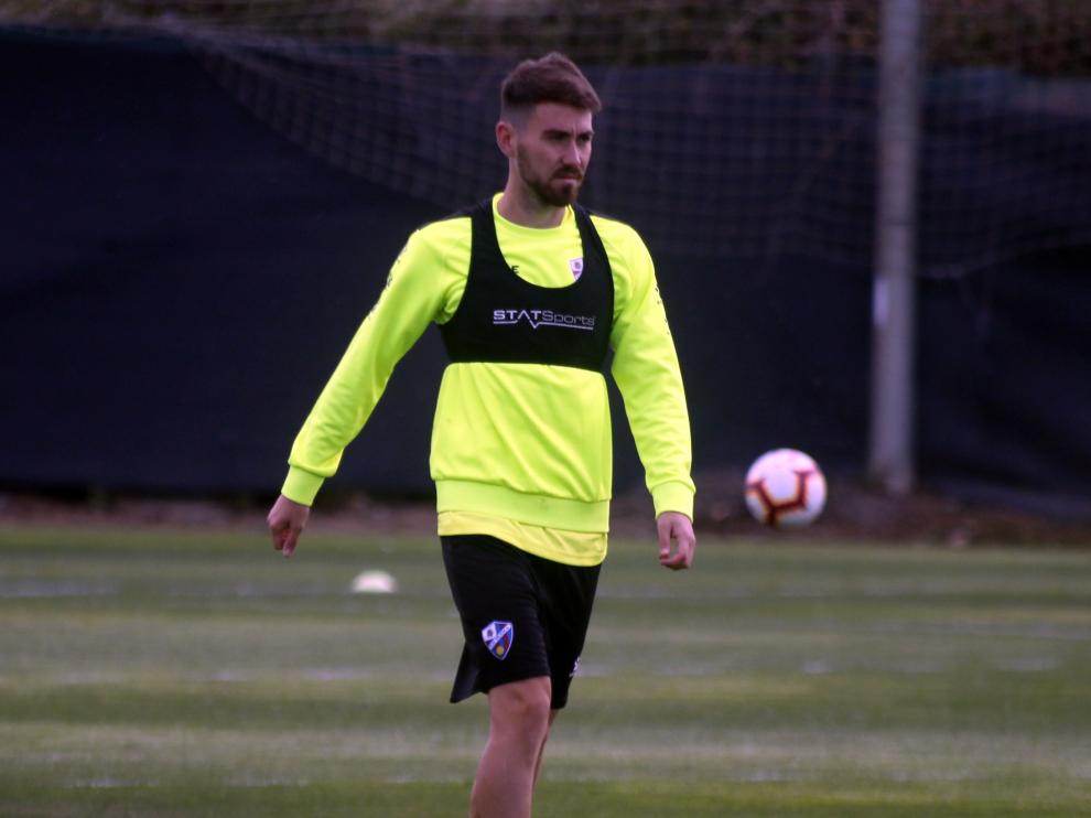 El centrocampista Moi Gómez, clave en la segunda parte ante el Girona, este martes en el entrenamiento matinal del Huesca.