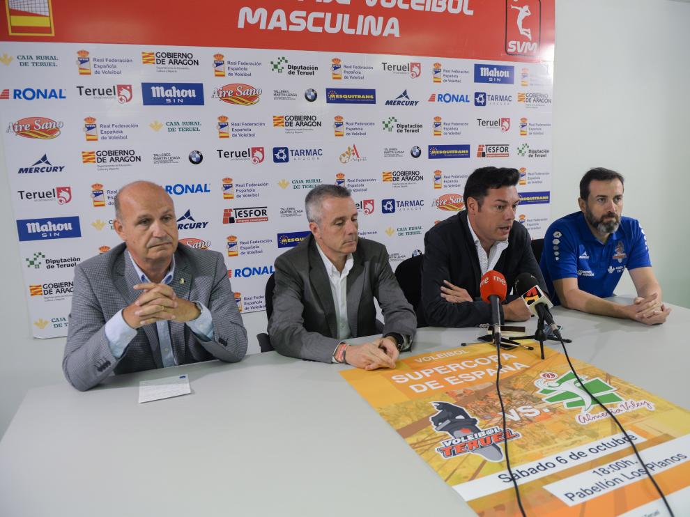 Presentación del partido de la Supercopa en Los Planos. De izquierda a derecha, Carlos Ranera, Javier de Diego, Javier Domingo y Juanjo Susín.