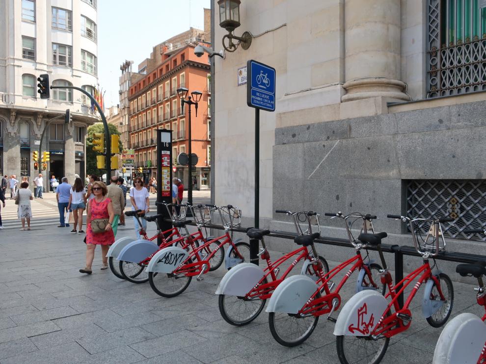 Estación de Bizi en la plaza de España.