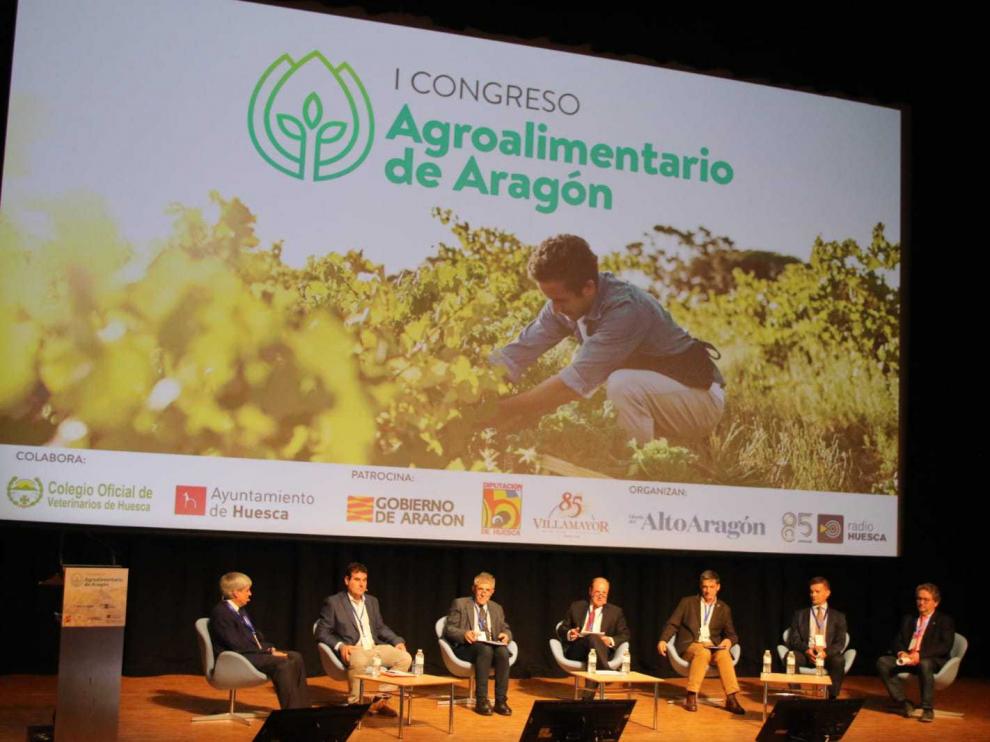 Participantes en la primera mesa temática del I Congreso Agroalimentario de Aragón.
