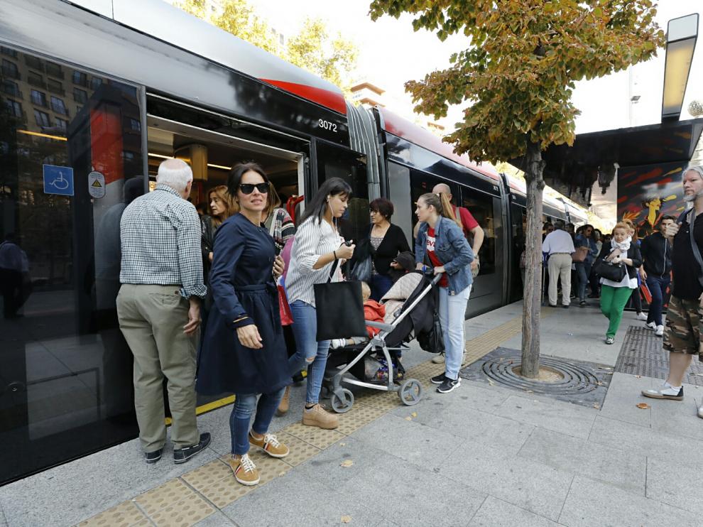 Primeras esperas al arranque de la huelga del tranvía
