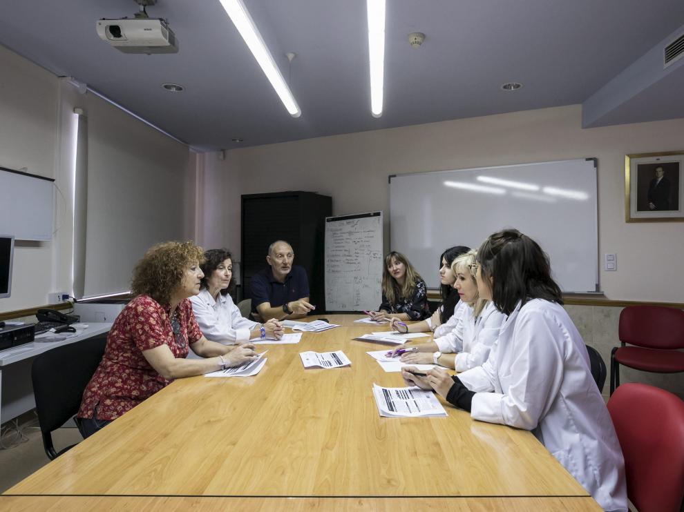 Reunión de los profesionales que participarán y colaborarán en el estudio.