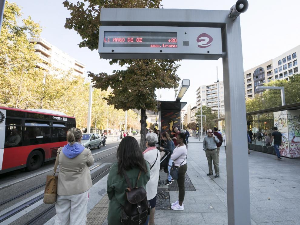 El tranvía, durante la huelga en la víspera del Pilar
