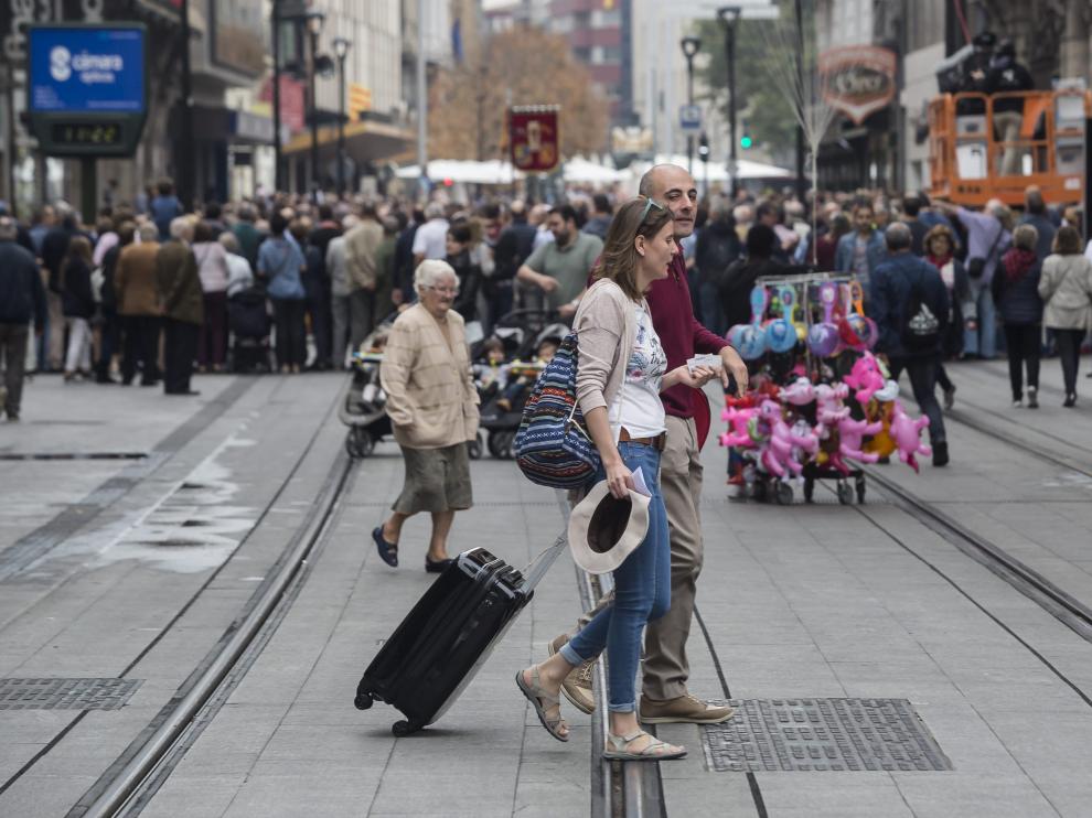 Turistas durante las Fiestas del Pilar del año pasado.