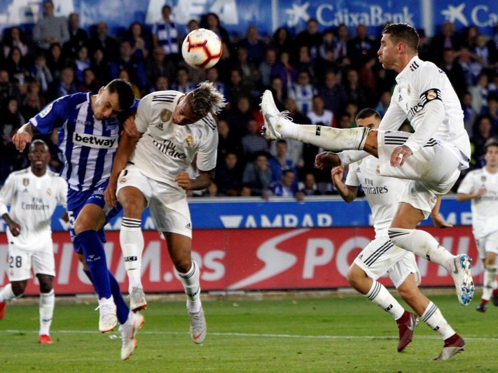 El Real Madrid confirma su crisis en Vitoria