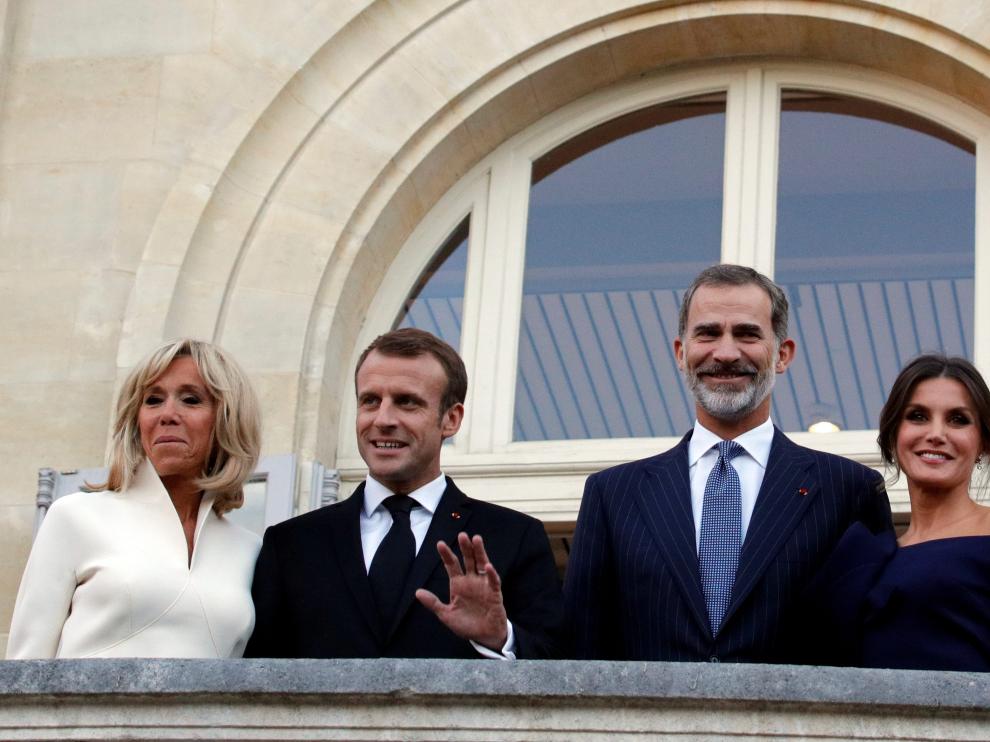Los Reyes visitan junto a Macron y su esposa una exposición de Miró en París