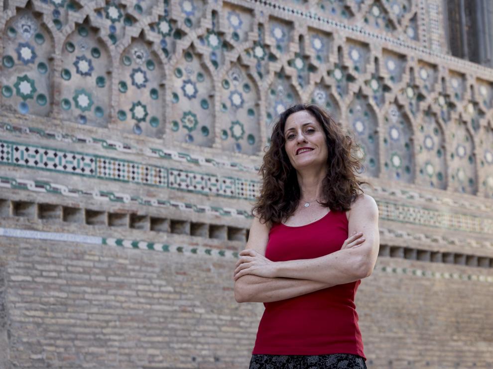 Laura Gómez-Lacueva, en el paño mudéjar de La Seo, uno de los lugares favoritos de su padre.